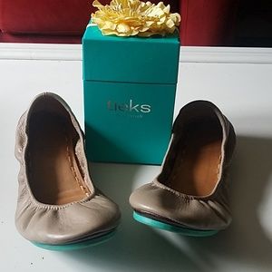 Tieks size 8 in Taupe